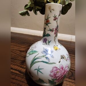 Vintage Chinese Famile Rose Flower Design Vase Qianlong Nian Zhi 1950s